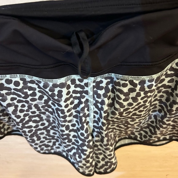 lululemon Speed Shorts Super Cheetah Print Blue Black - Picture 3 of 9